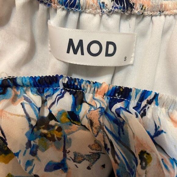 MOD Floral print, off the shoulder, ruffle top sleeveless blouse, size Small - Picture 3 of 3